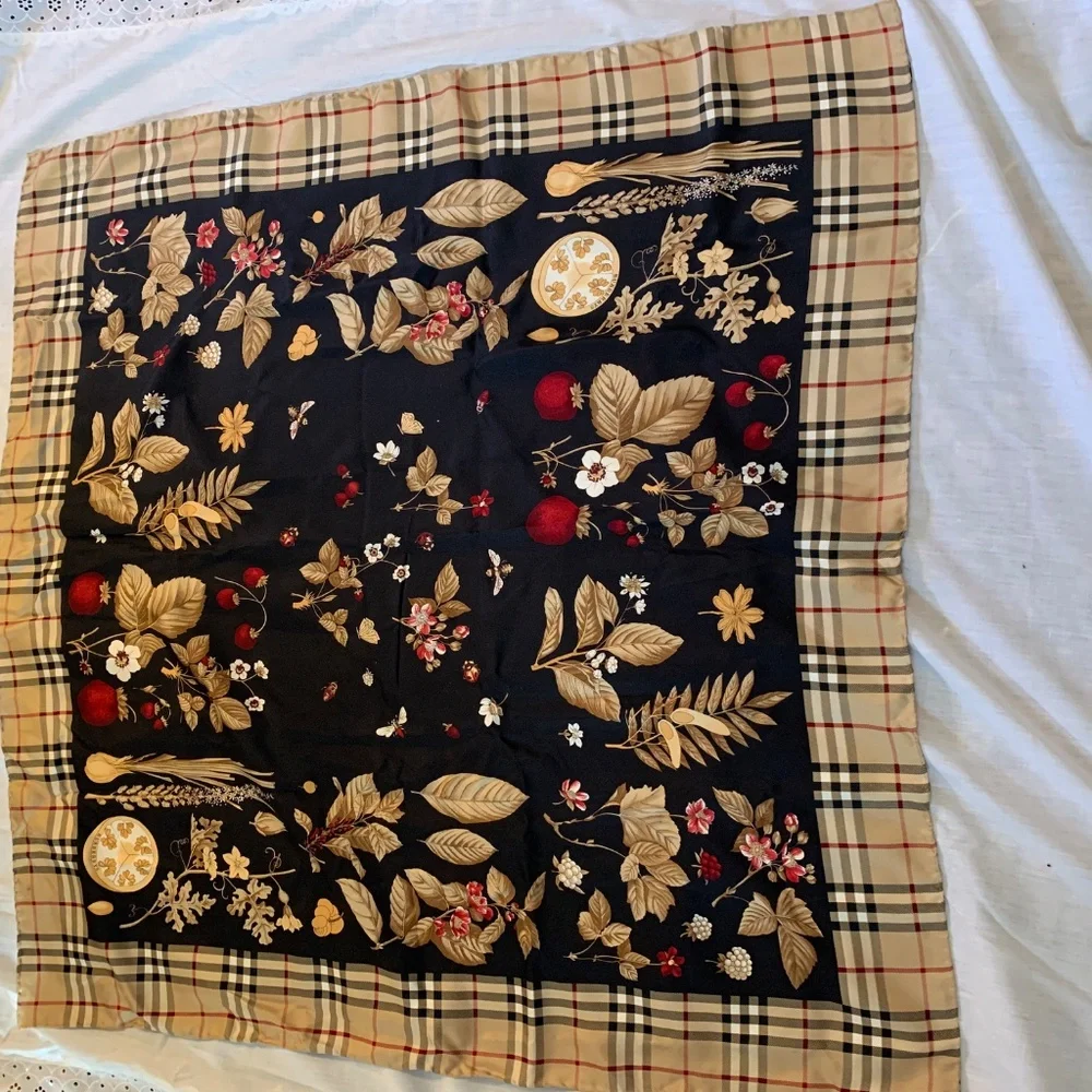 Burberry Scarf 34 x 34 Vintage Black Floral Check Silk Italy - Picture 7 of 8